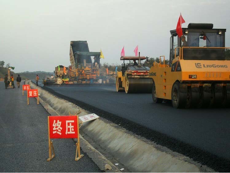 沙井小区沥青修补