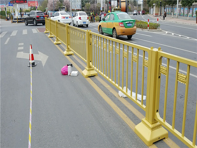 锌钢道路护栏网-河北金朋-临沂道路护栏