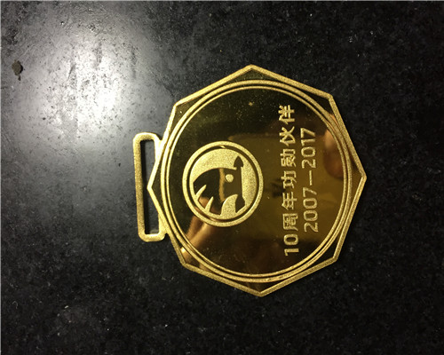 獎(jiǎng)杯獎(jiǎng)牌定制注意事項(xiàng)-廣東獎(jiǎng)杯獎(jiǎng)牌定制-鑫和鑫