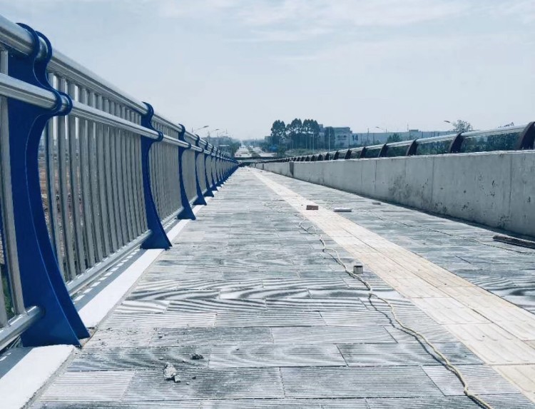 大同不銹鋼復合管公路欄桿-山東森鑫金屬護欄廠家