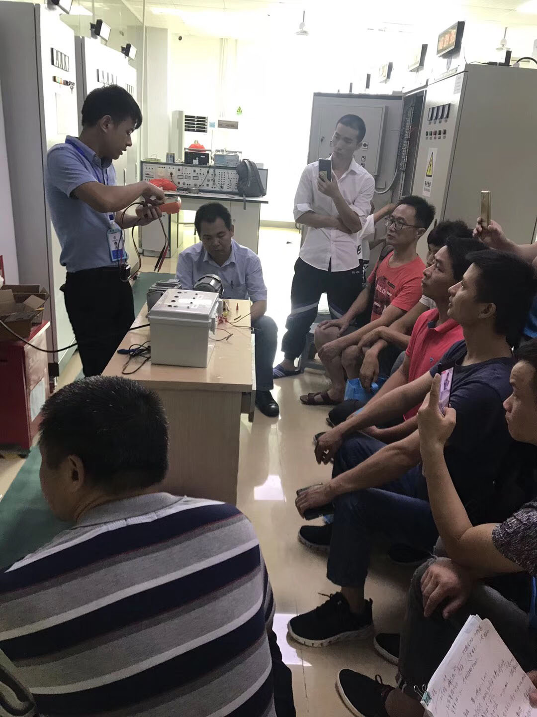 深圳平湖怎么報名電工證復(fù)審換證