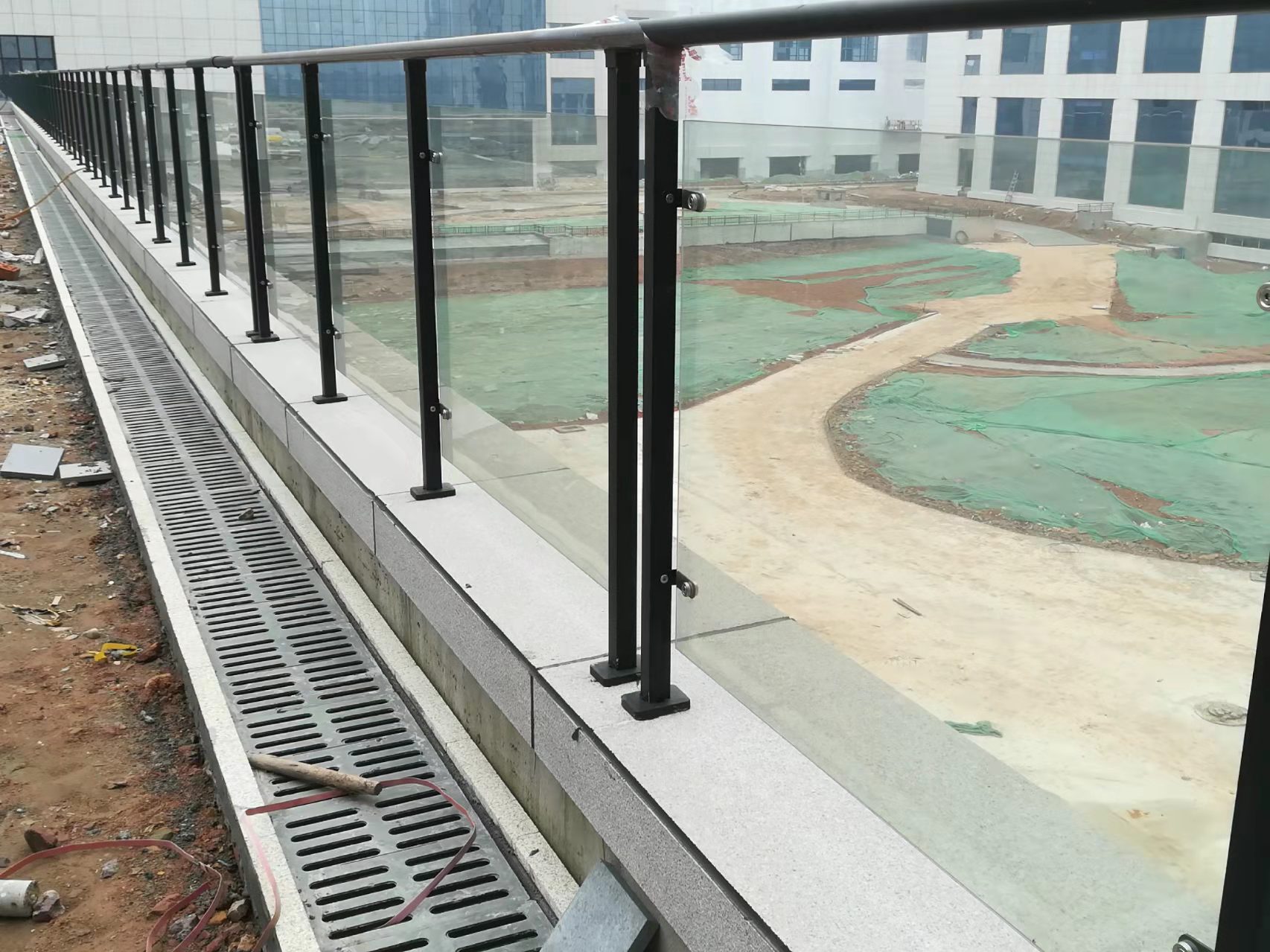 公園防水鋅鋼玻璃欄桿定做 鋅鋼玻璃護欄 安裝方便