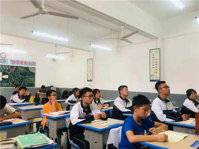 西安教育玩手機(jī)孩子父母怎么辦