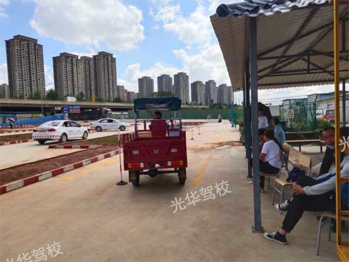 昆明去哪學(xué)三輪摩托駕照 云南光華機(jī)動車駕駛培訓(xùn)供應(yīng)