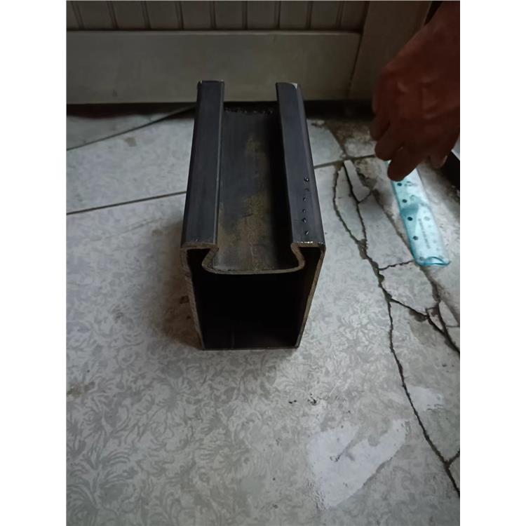 陽臺護欄 重慶鍍鋅帶凹槽鋼管價格 品質**