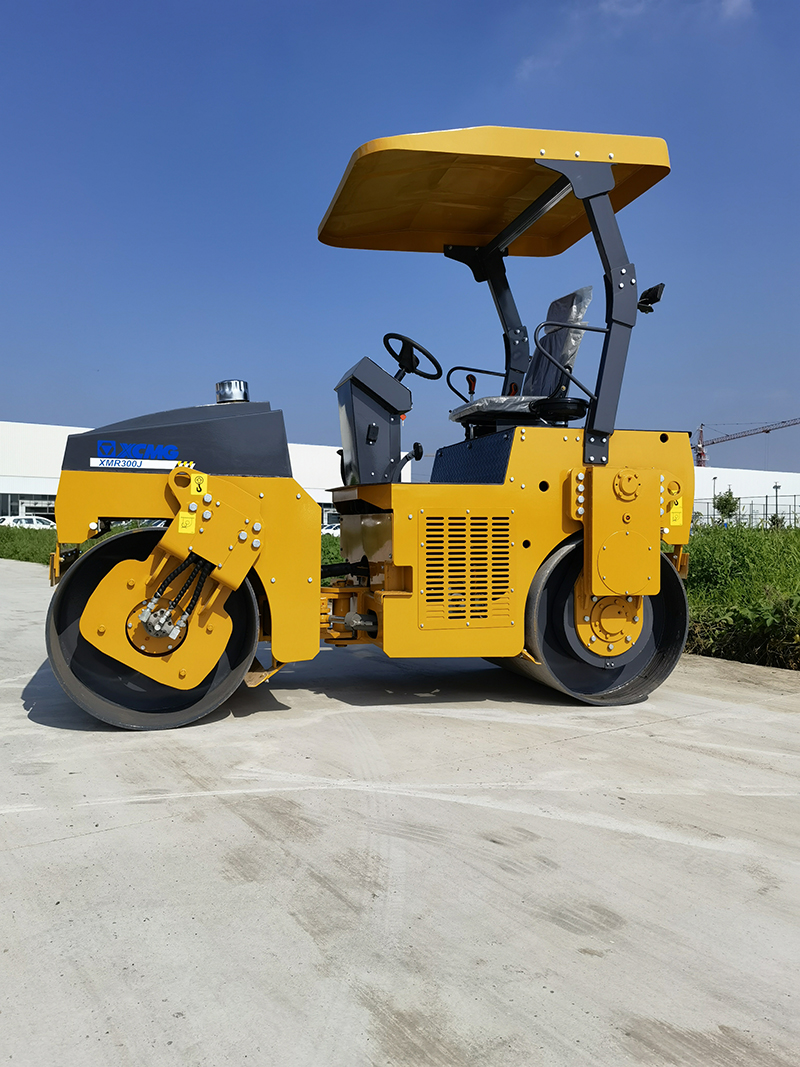 3噸壓路機　雙鋼輪壓路機　座駕壓路機　*的一款車型
