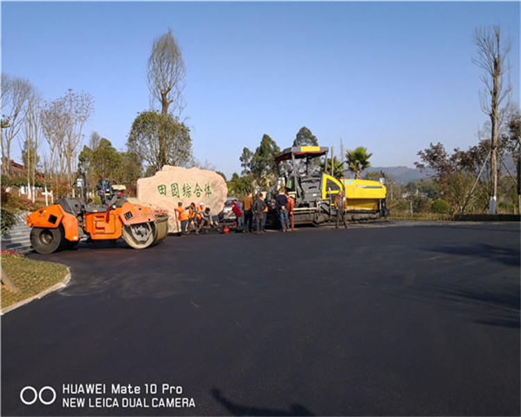 成都公園黑色瀝青鋪筑