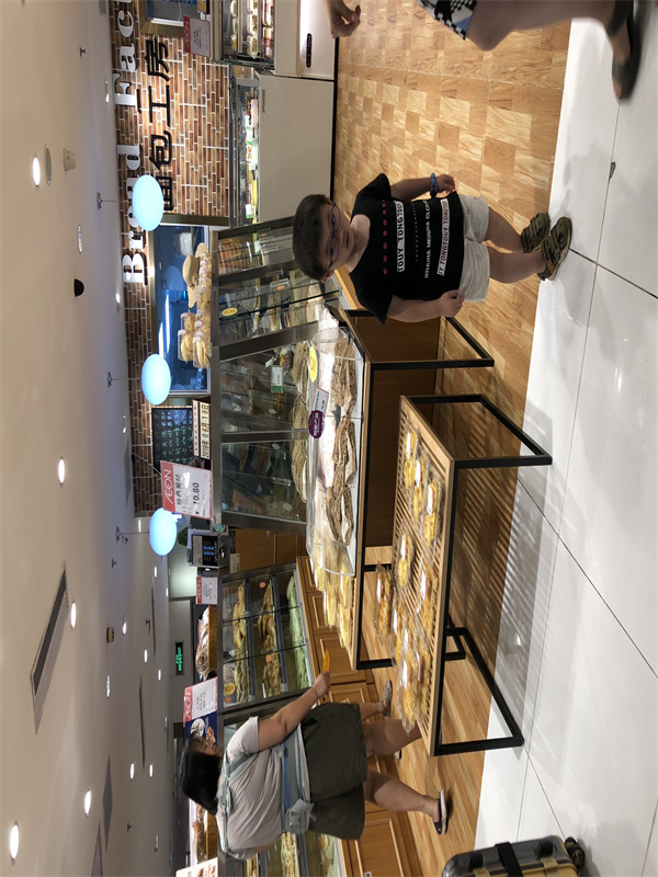 成都商場促銷展柜安裝