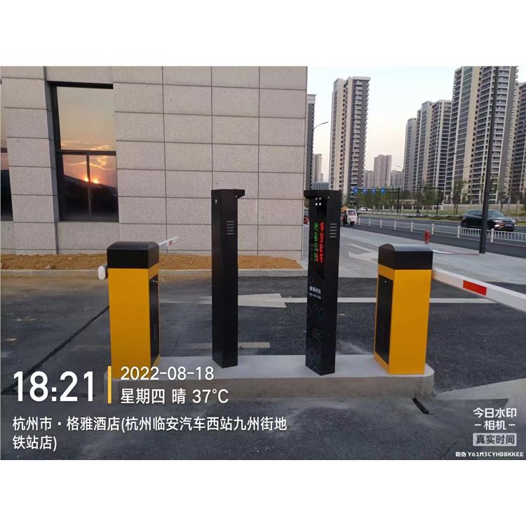 上城區(qū)醫(yī)院停車場道閘 上門安裝