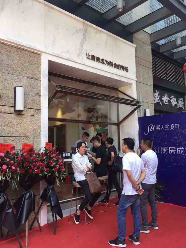 铝合金上下折叠窗 金房顶门窗生产供应奶茶店