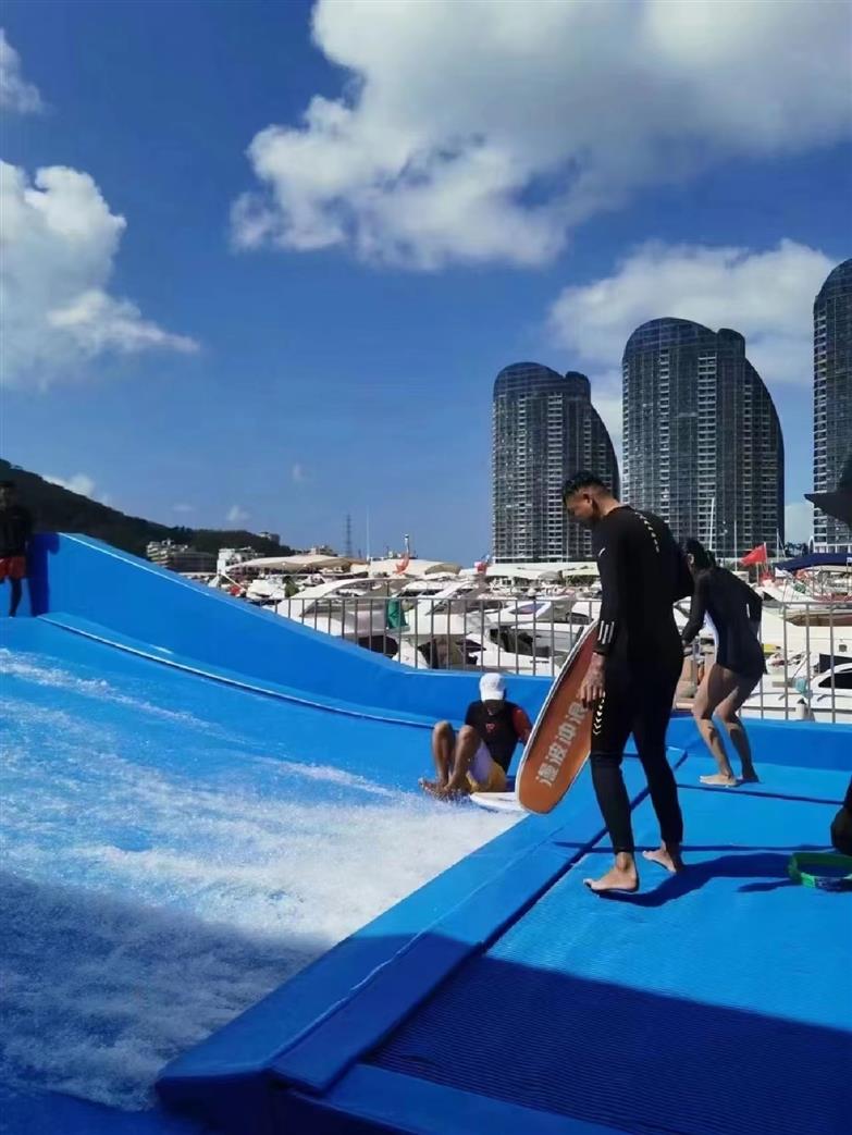 室内滑板冲浪