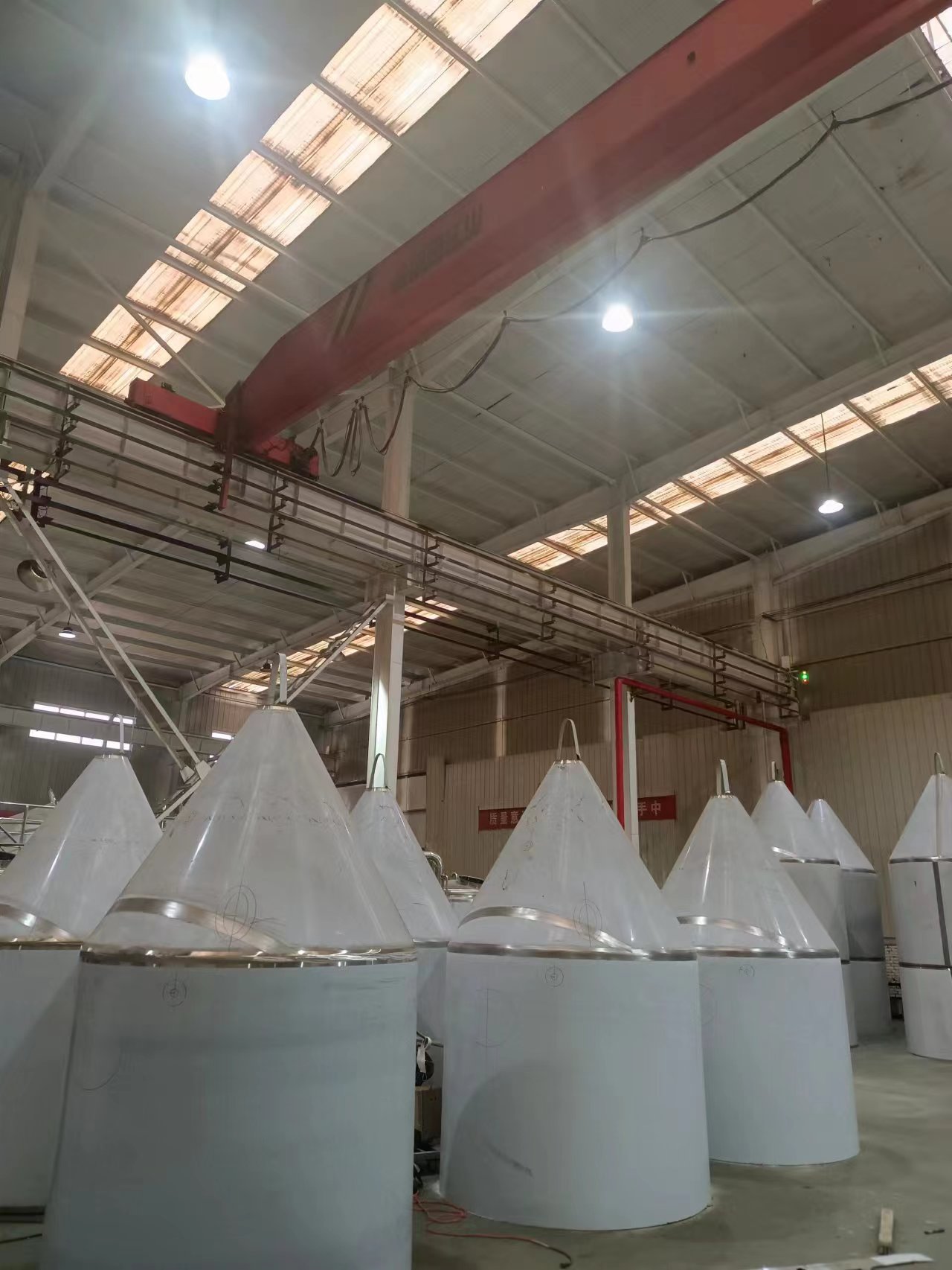 南京精釀啤酒設備大型啤酒設備釀產10萬噸啤酒設備