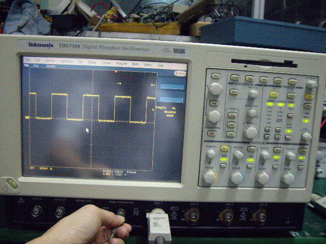 泰克 DPO7104 带宽1GHZ 四通道数字荧光示波器