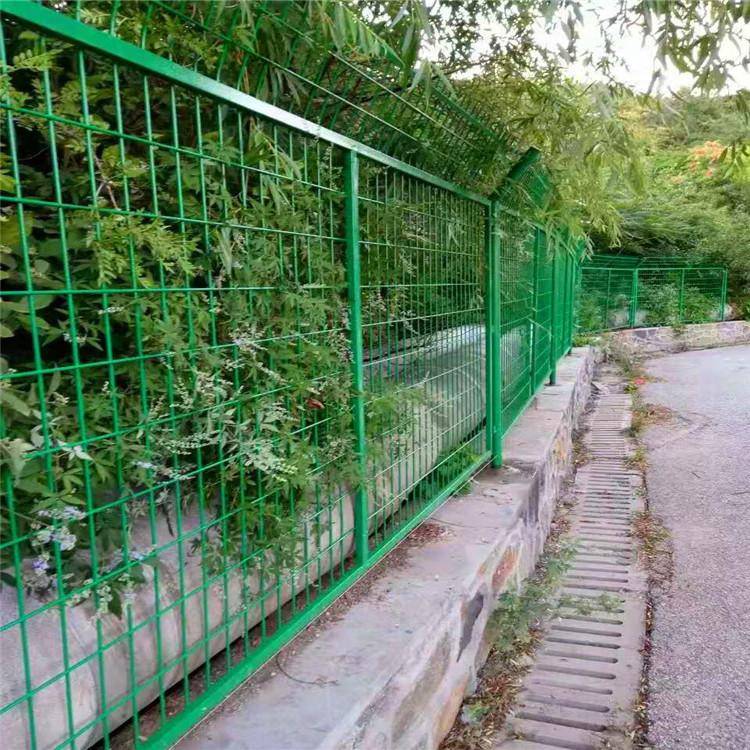 新疆護欄網框架護欄網規格 烏魯木齊圍欄可用作圈地