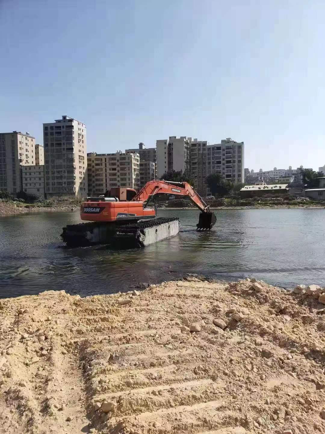 湘潭湿地小挖机水陆