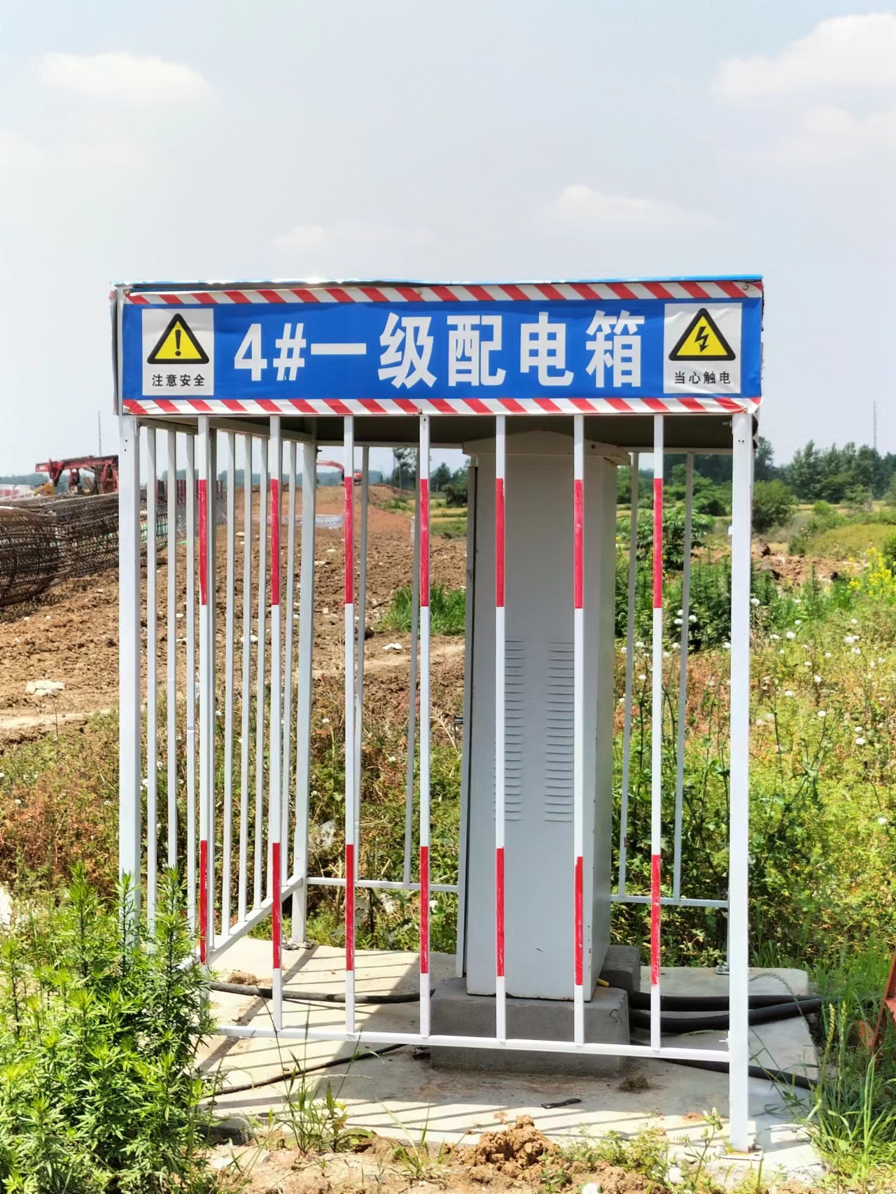蕪湖配電箱防護棚現場施工現場的配電箱應建立起保護棚