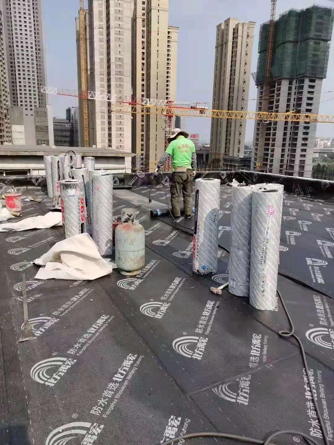 彩鋼板防水施工 于洪陽臺防水補漏電話 多年行業經驗