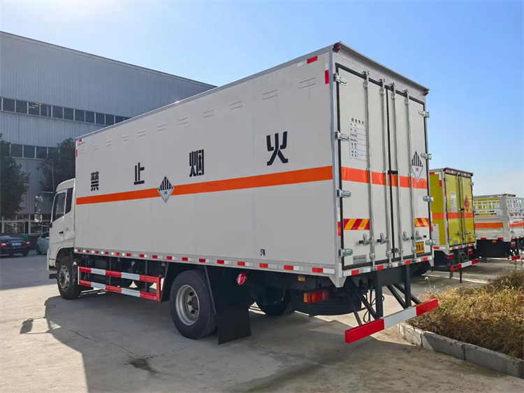 9吨危化品车 跃进危化品车