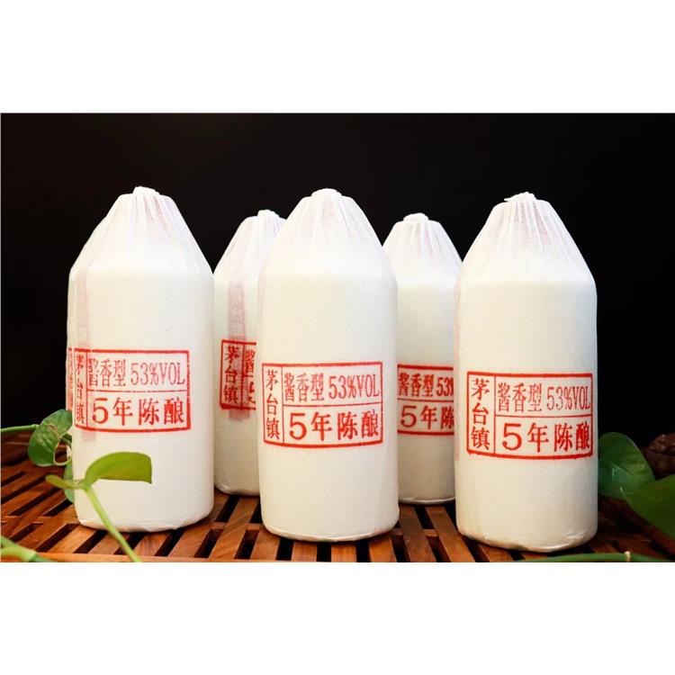 濟寧茅臺鎮醬香型白酒 口感較加醇厚 豐富