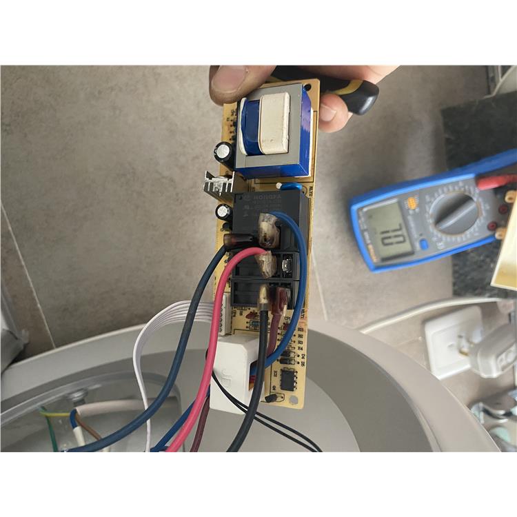 烏當(dāng)區(qū)燃?xì)庠顭崴骶S修維修電話 即熱式熱水器