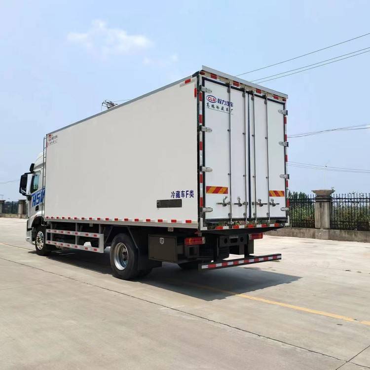 東風途逸疫苗冷鏈運輸車中小型廂式貨車采用斷橋隔熱工藝