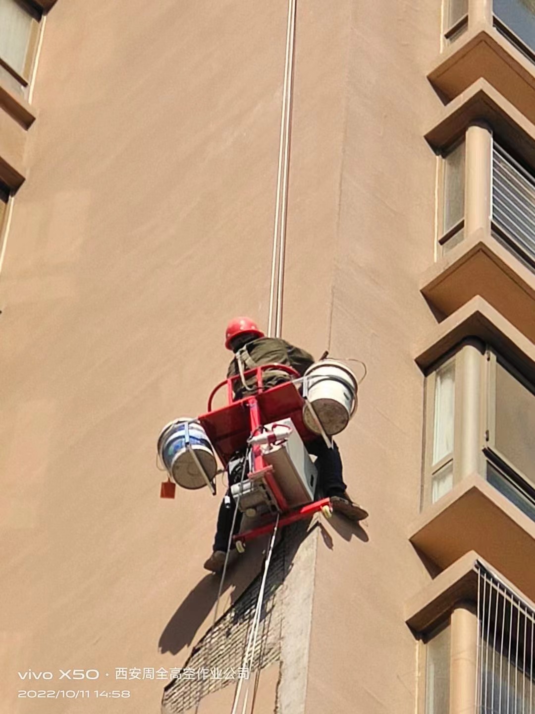 榆林高空作业蜘蛛人外墙安装空调管