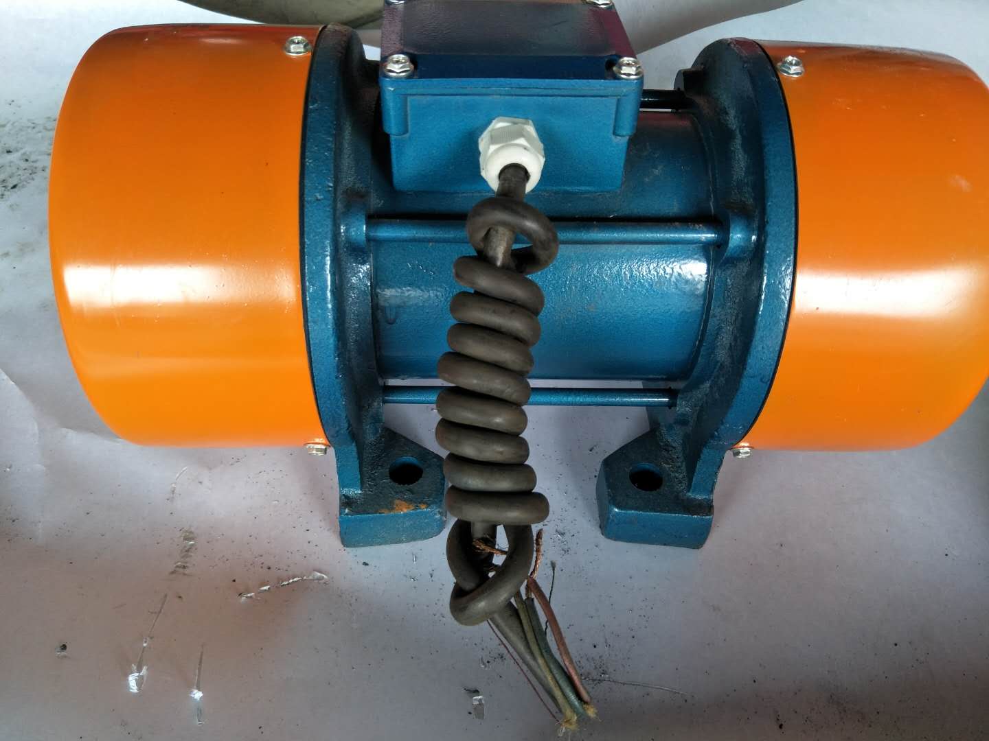 三鑫YZU-5-4A振動(dòng)電機(jī)