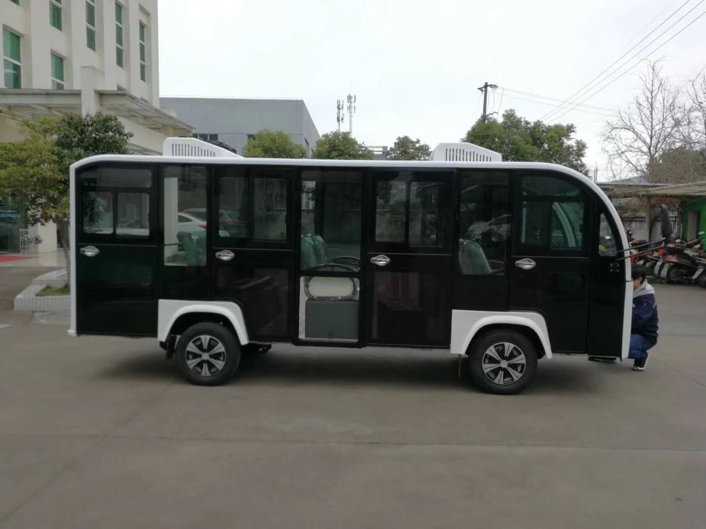 14座電動觀光車帶空調