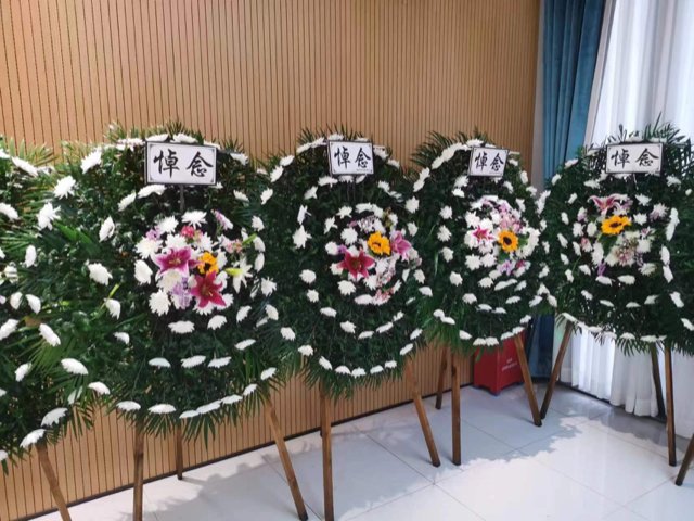 盐田区龙岗殡仪馆附近花圈,花圈