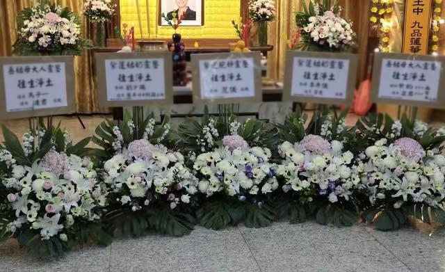 盐田区龙岗殡仪馆附近花圈 24小时服务 深圳市全天便民殡仪服务供应