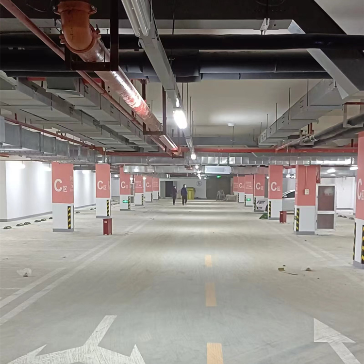 天津西青區地下停車場柱子涂裝設計 地下停車場墻柱體指示引導標識