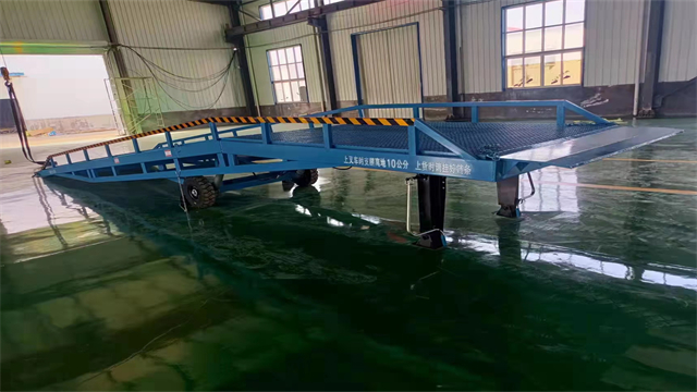 云南6噸移動登車橋廠家 值得信賴 濟南威龍液壓機械供應