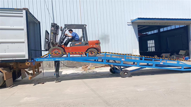 遼寧8噸移動登車橋聯系方式 值得信賴 濟南威龍液壓機械供應