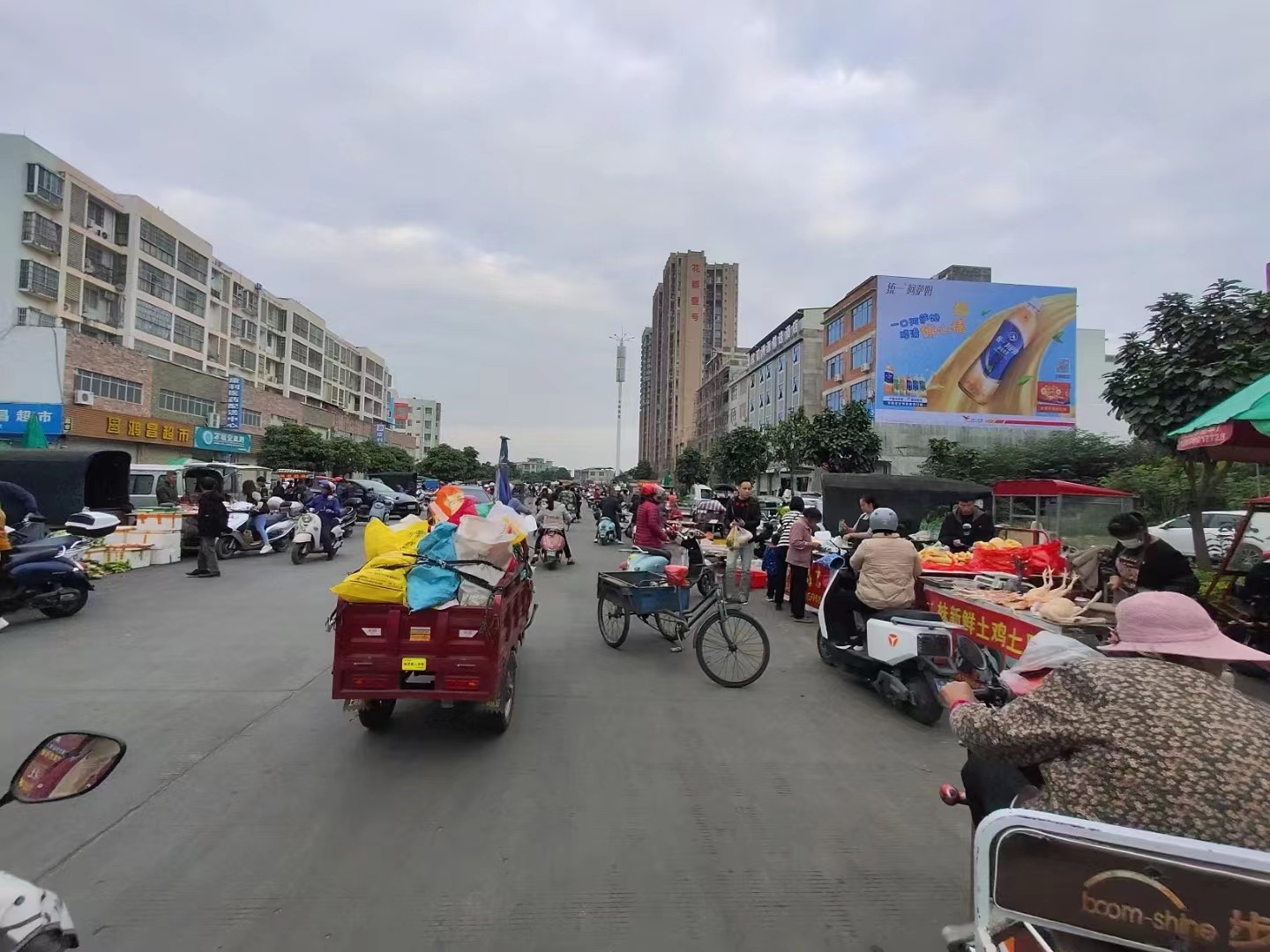 湖南湘潭墻體寫大字 飲料墻貼廣告貼近目標人群