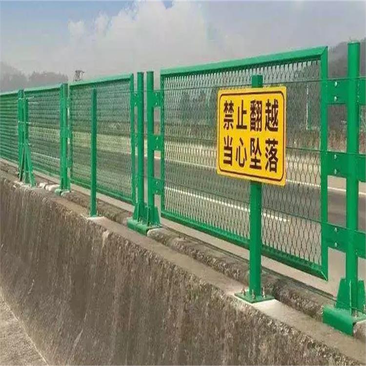 承重性強 秦皇島高速公路防眩網安裝