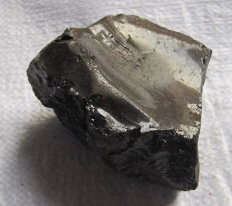 黑色树脂，粘性好，弹性佳，稳定性强