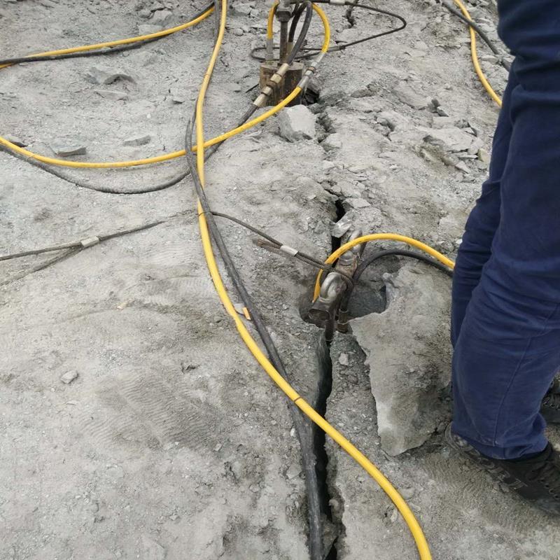 免爆破新式开采设备怎么提高工效劈裂棒 劈裂棒价格