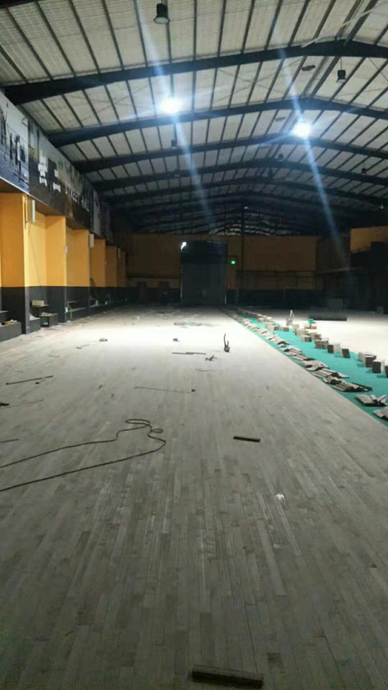 硬木企口羽毛球馆木地板批发价格 球馆木地板 尺寸精准
