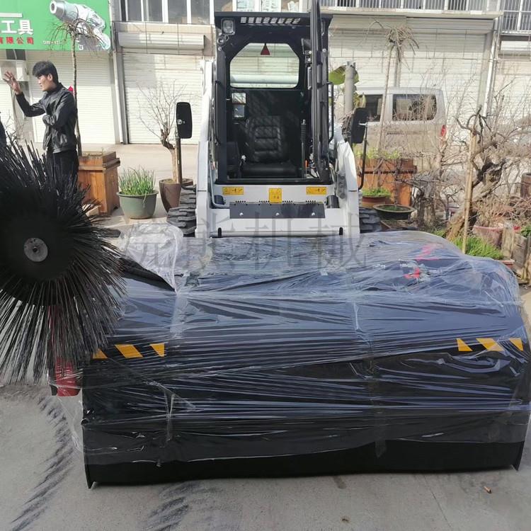 滑移清扫车