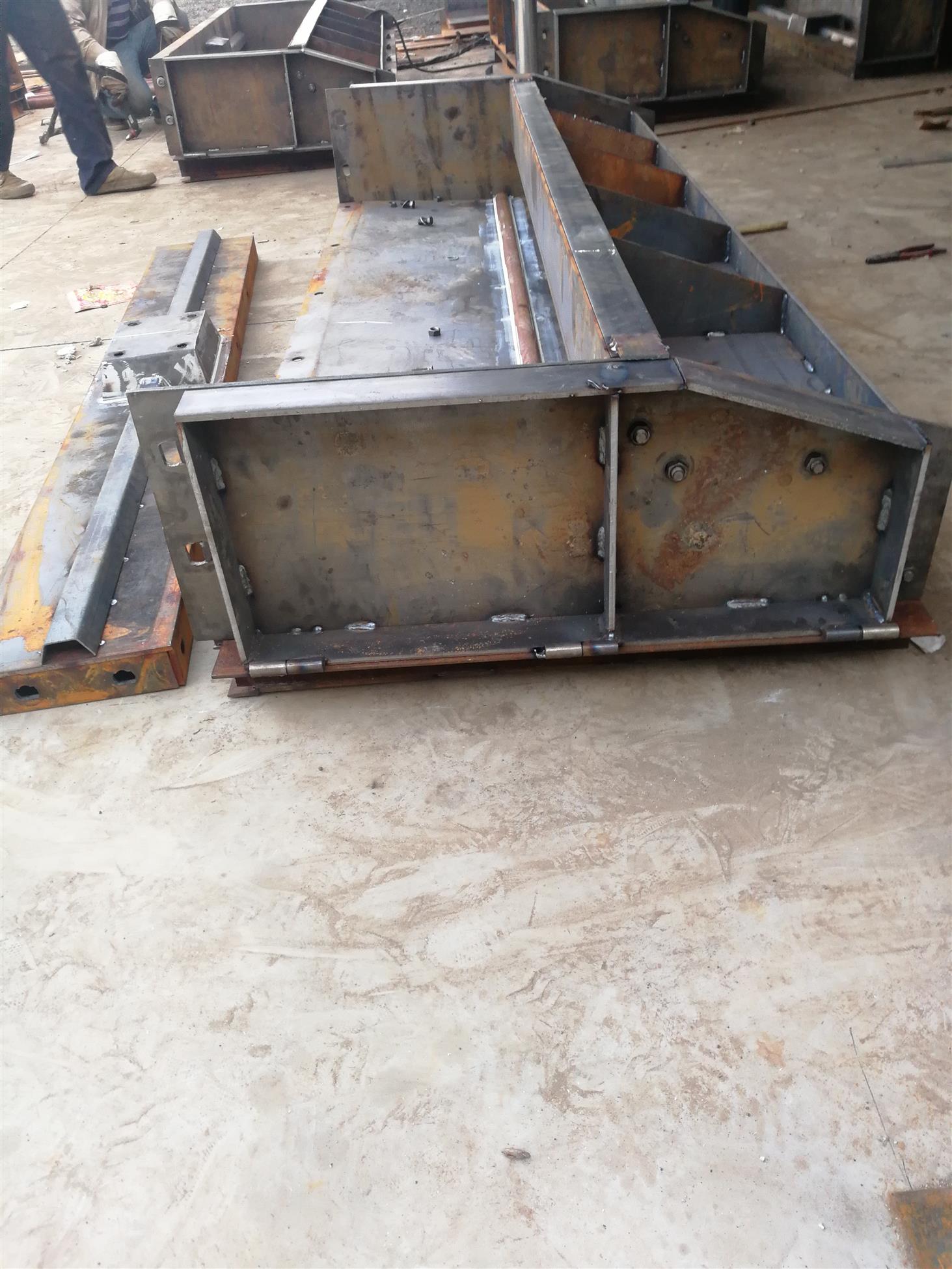 邯郸水泥U型槽钢模具 承德边沟槽模具定制