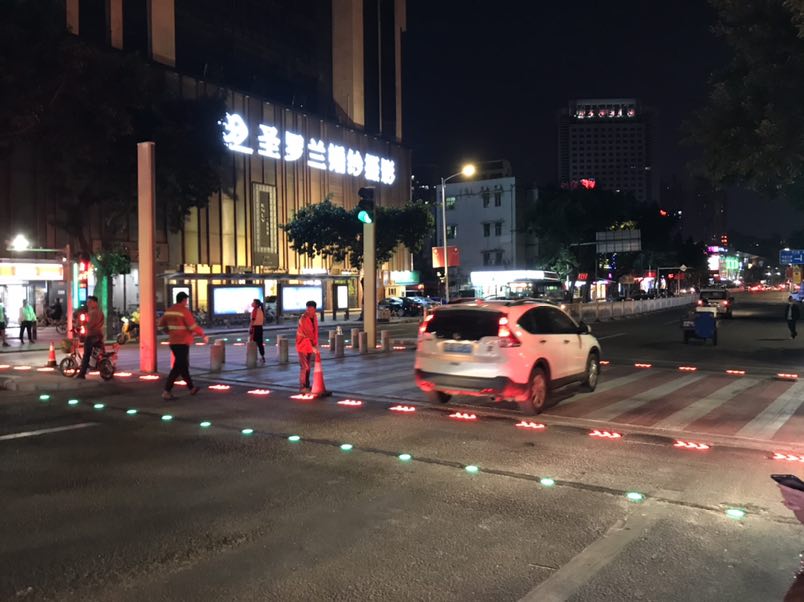 上海江苏连云港智慧城市智慧发光斑马线发光道钉厂家