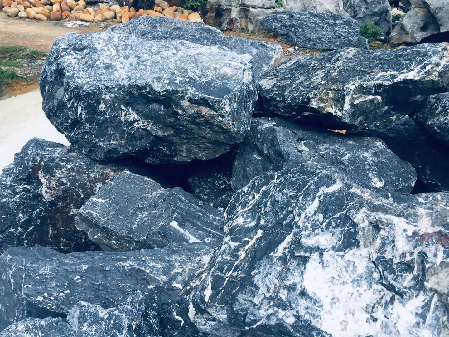浙江枯山水点缀黑山石-草坪点缀黑山石厂家-大量黑山石批发价格