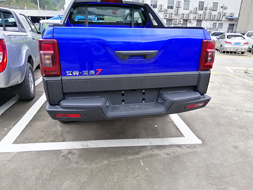 大浪宽体江铃国六宝典皮卡货车