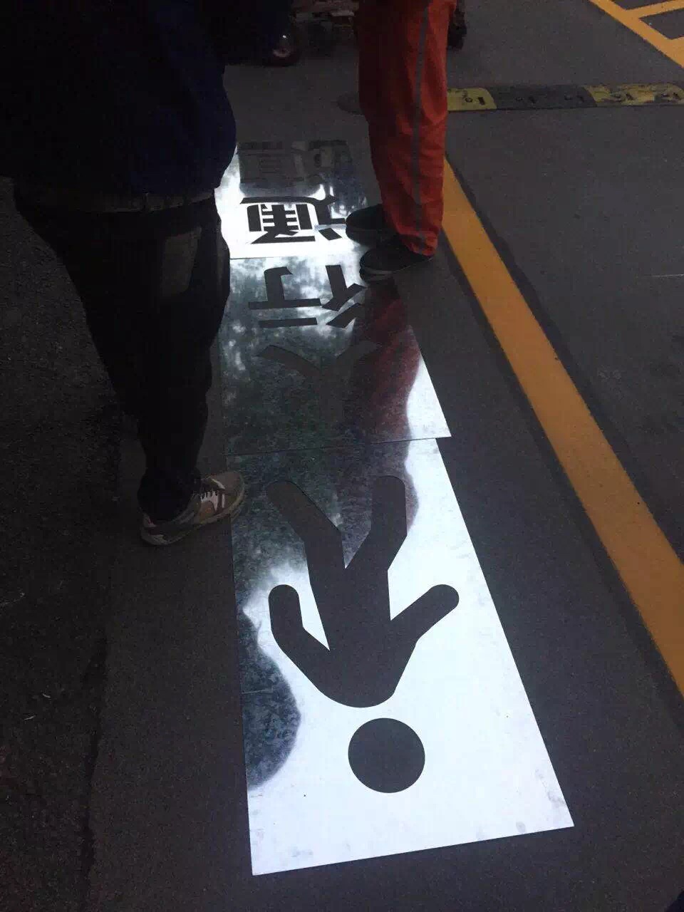 洪湖道路划线施工队