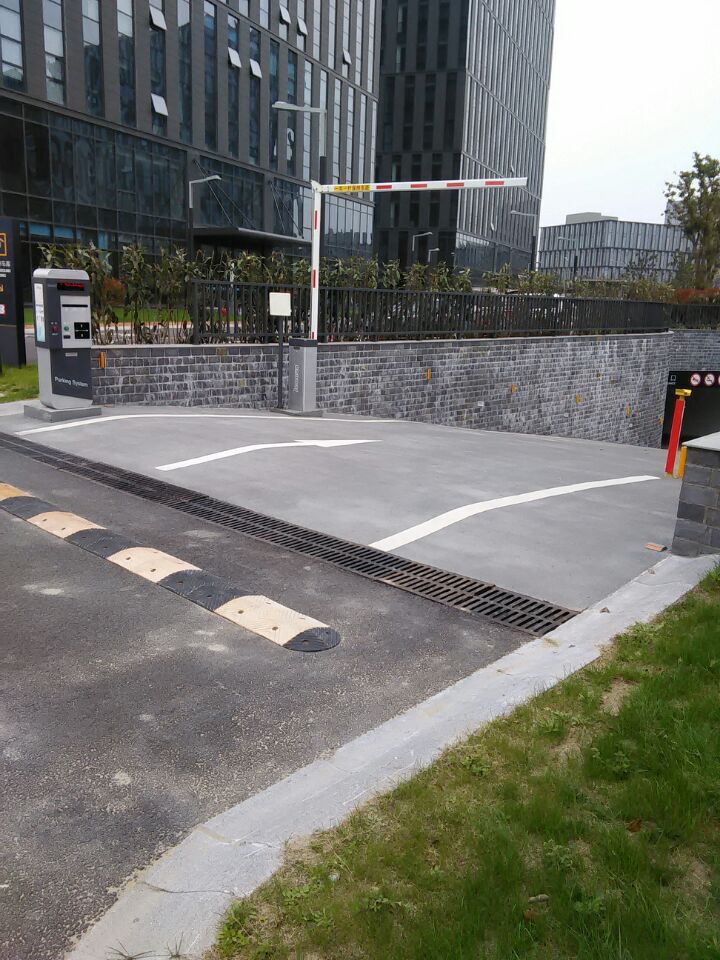 洪湖道路划线施工队 停车场划线 反光度强