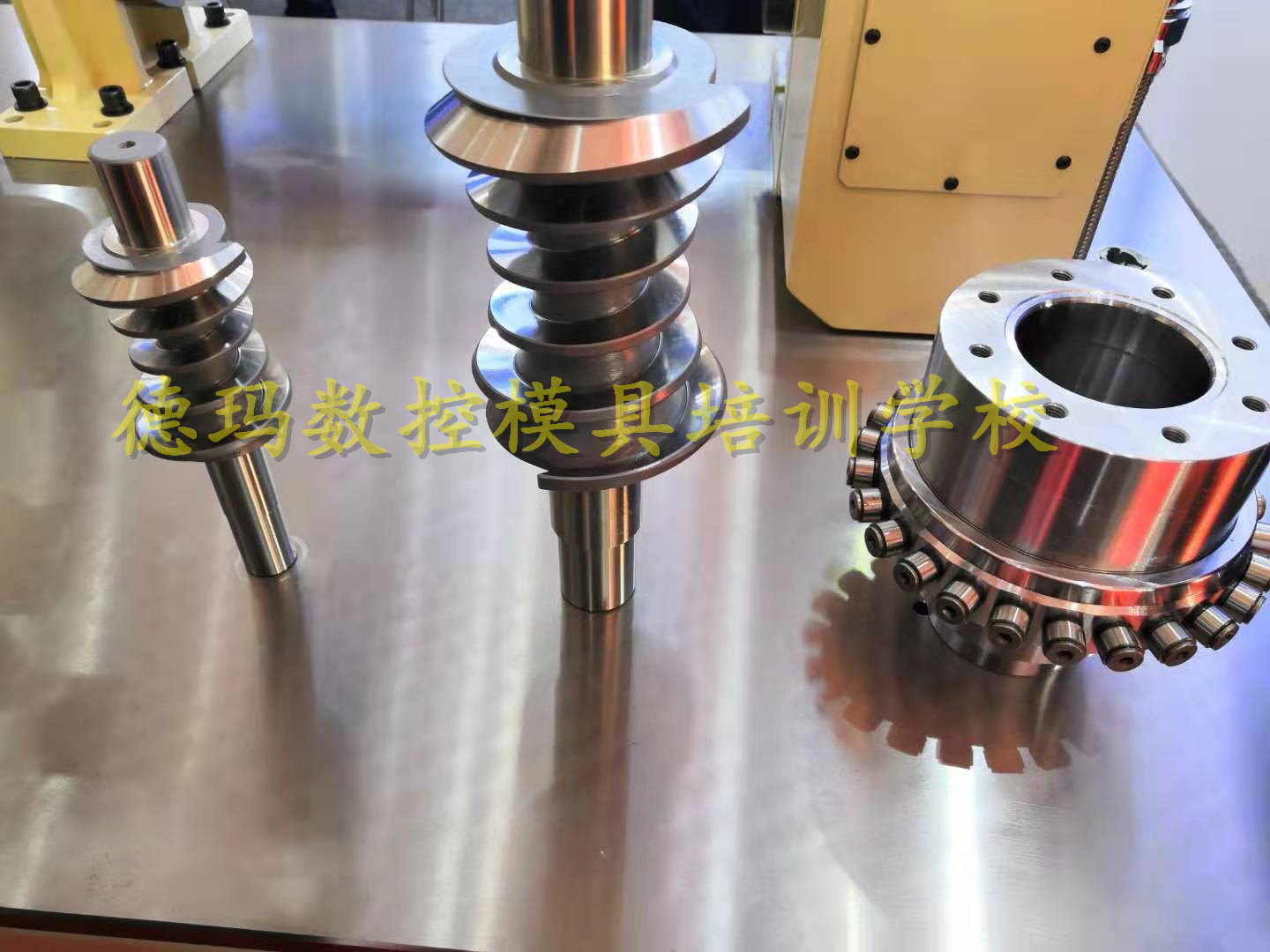 廊坊数控车削编程与加工 边加工边学习