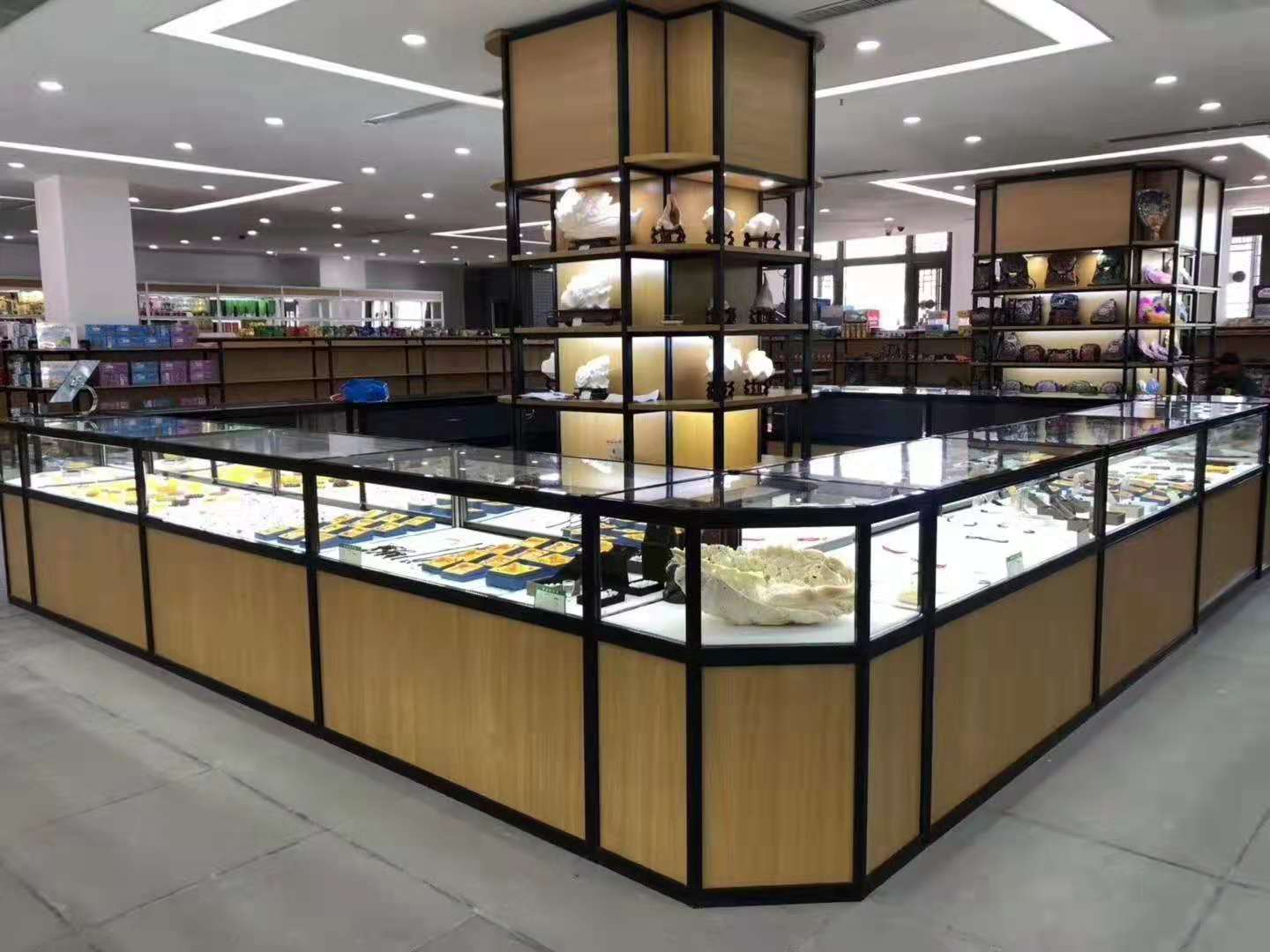 博物馆展柜安装