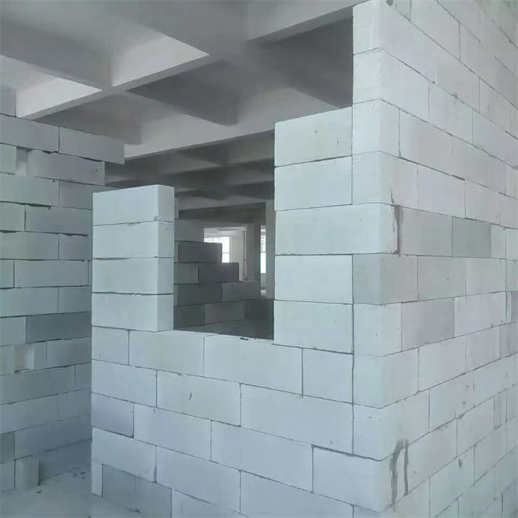 益阳加气块隔墙板施工队