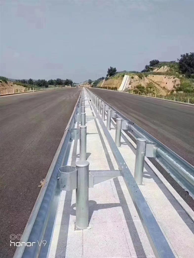 哈尔滨公路热镀锌波形护栏