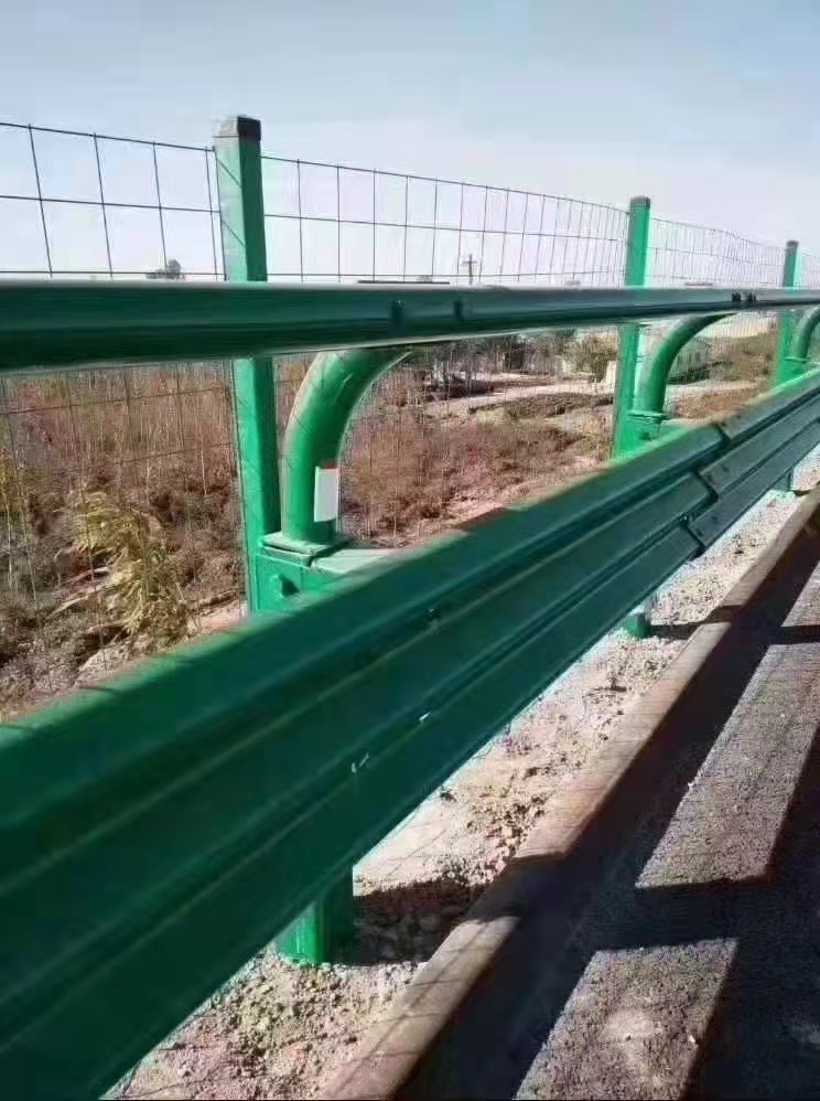佛山三波护栏板批发